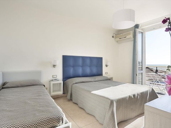 Hotel Nuovo Tirreno  - foto 32663.jpg