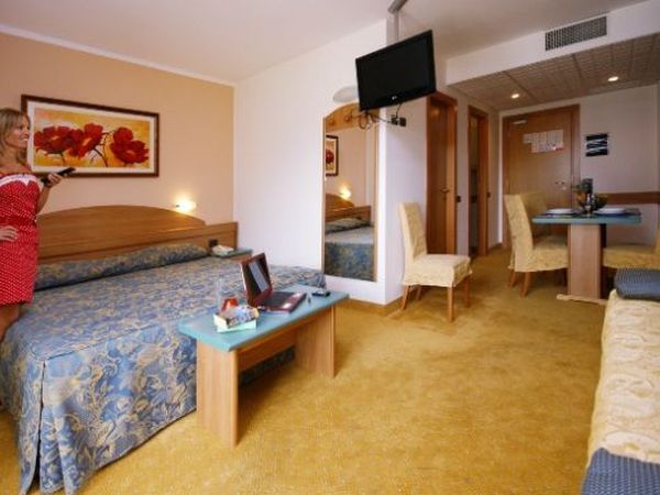 Ambassador Suite Hotel - foto 11368.jpg