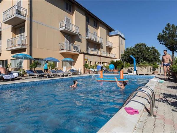 Family hotel Darsena - Passignano sul Trasimeno (PG)