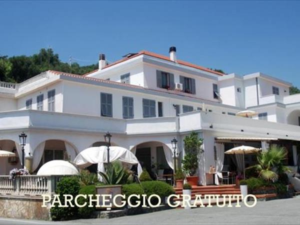 Family hotel Torre - Liguria, Celle Ligure (SV)