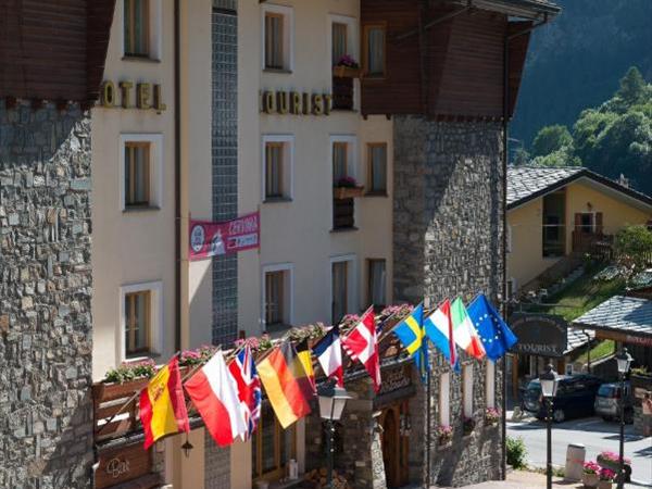 Family hotel Tourist