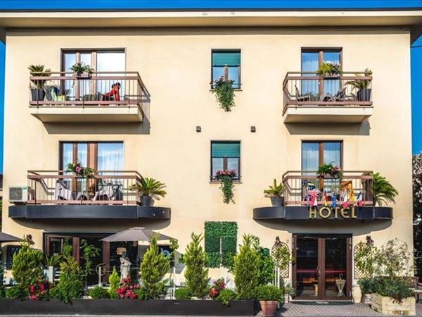 B City Hotel - Bardolino (VR)