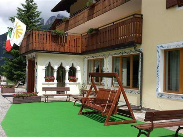 IHR Hotel Villa Emma - Family hotel Marmolada, Canazei (TN)