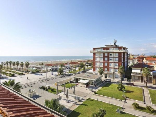 Offerta Pacchetto Capodanno in Versilia da 259 Eur...