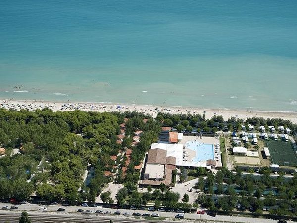 Pineto Beach Village & Camping