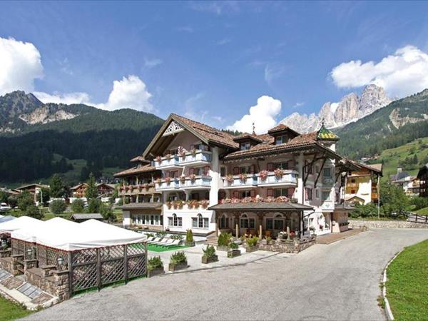 Hotel Diamant Park - Family hotel Marmolada, Campitello di Fassa (TN)