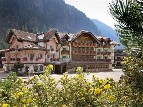 Family hotel Soreghes Gran Chalet - Family hotel Val di Fassa, Campitello di Fassa (TN)