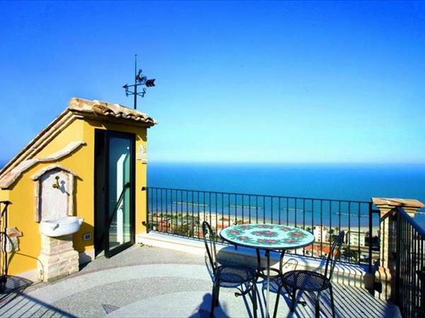 B&B La Torretta sul Borgo - Marche, Grottammare (AP)